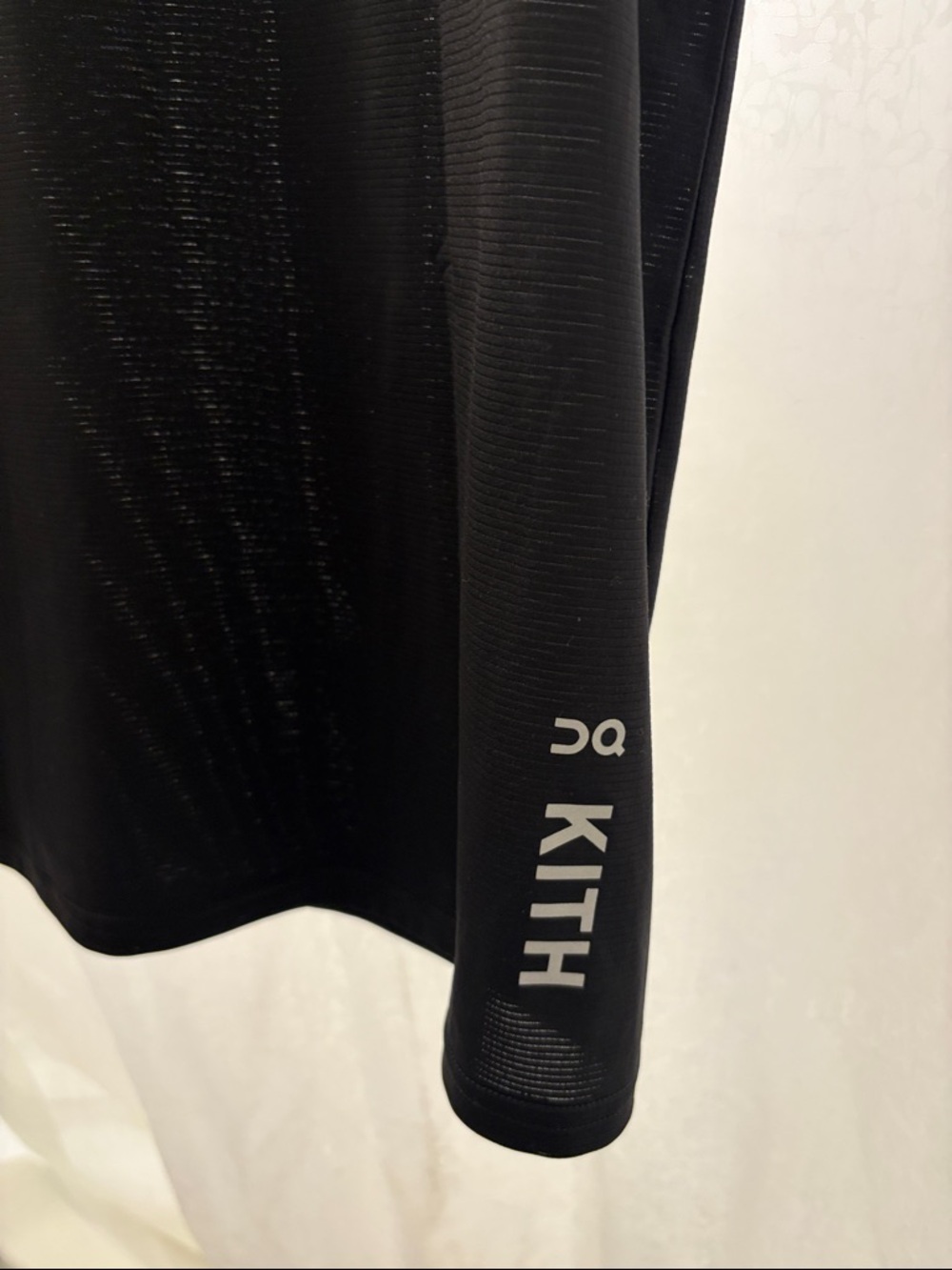 On Running x Kith Black Short-Sleeve Performance Tee - Picture 3 of 13